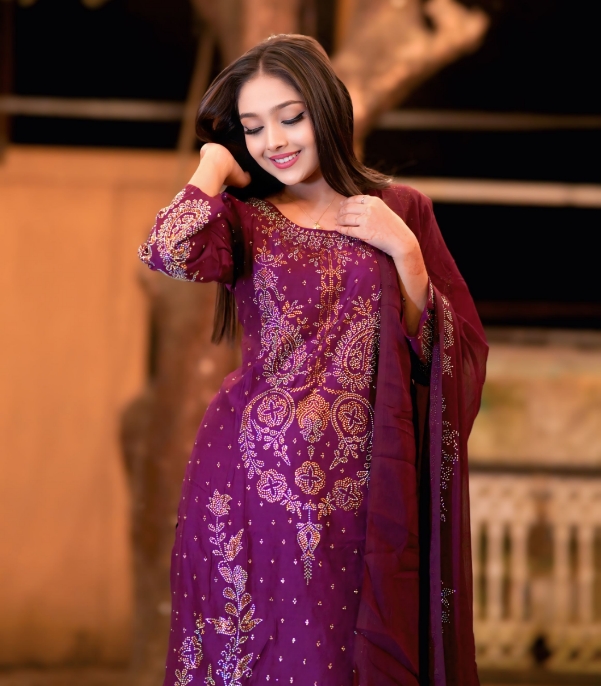 Unstitched Mayabi Three Picec - Image 4