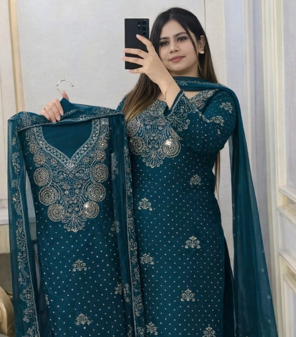 Exclusive 3 Piece Party Collection